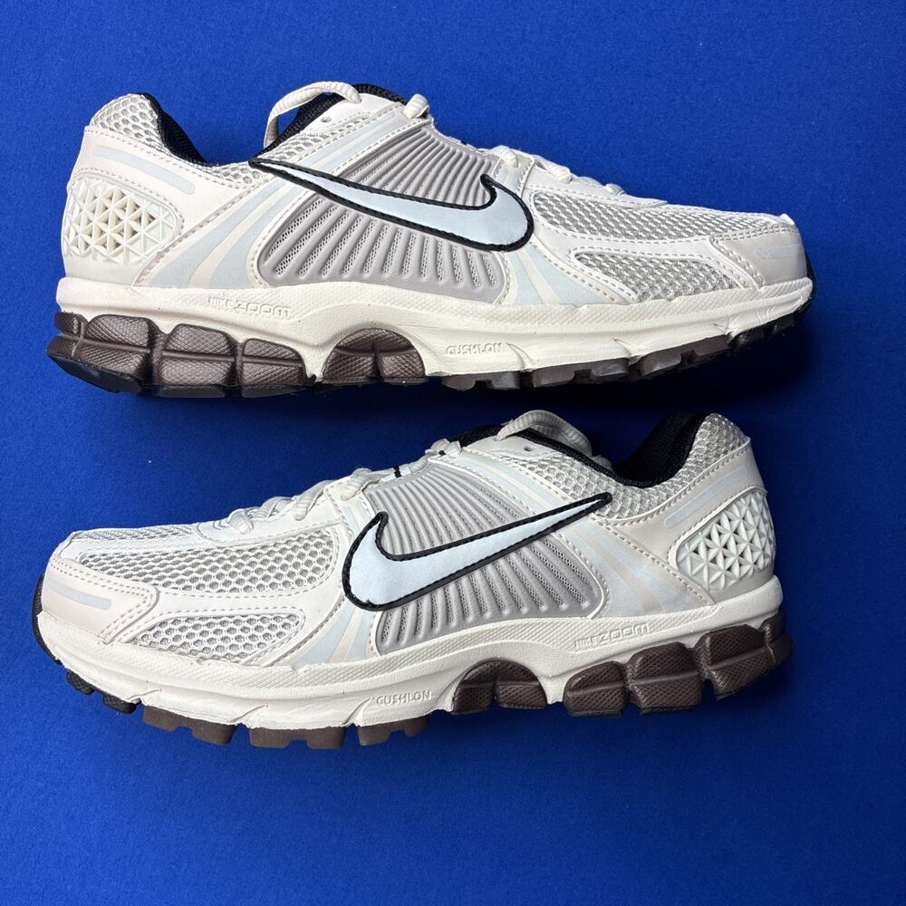 WMNS Size 10/8.5 Men’s - Nike Air Zoom Vomero 5 Phantom FJ2028-001